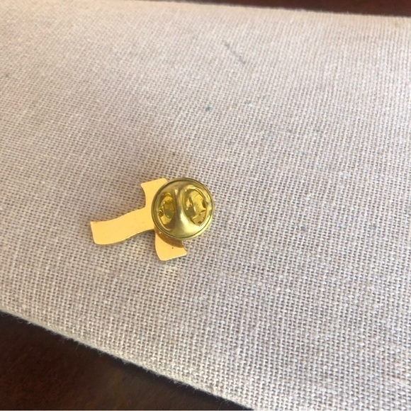 Vintage  Cross Pin - Picture 2 of 3